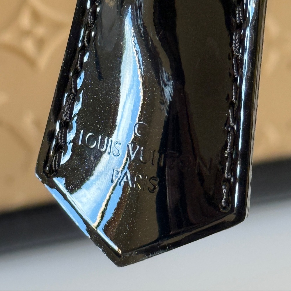 ❤️ AUTHENTIC Louis Vuitton Lockit Beige and Black Vernis Patent Leather LV - Picture 8 of 15
